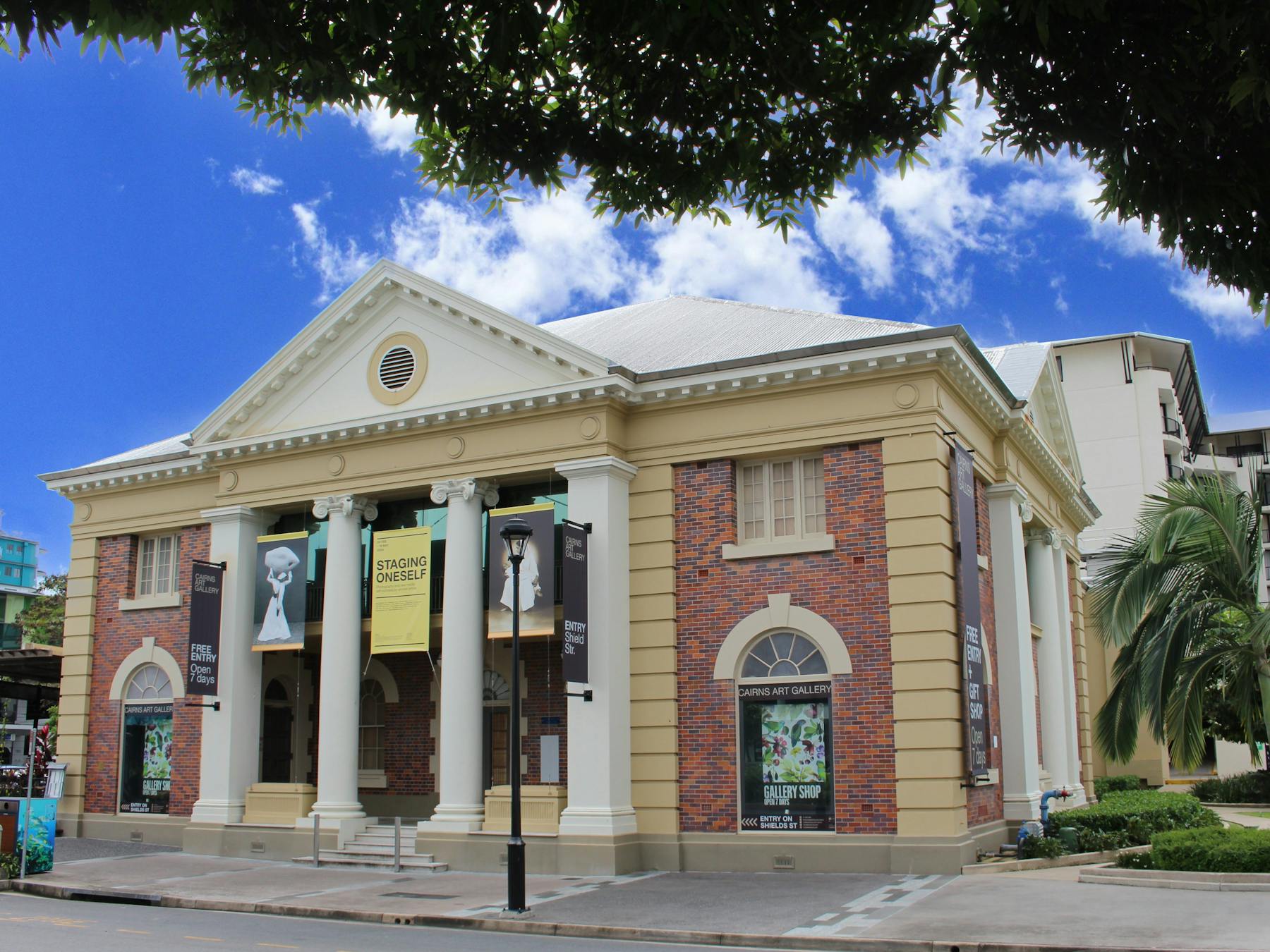 Public Curators Building